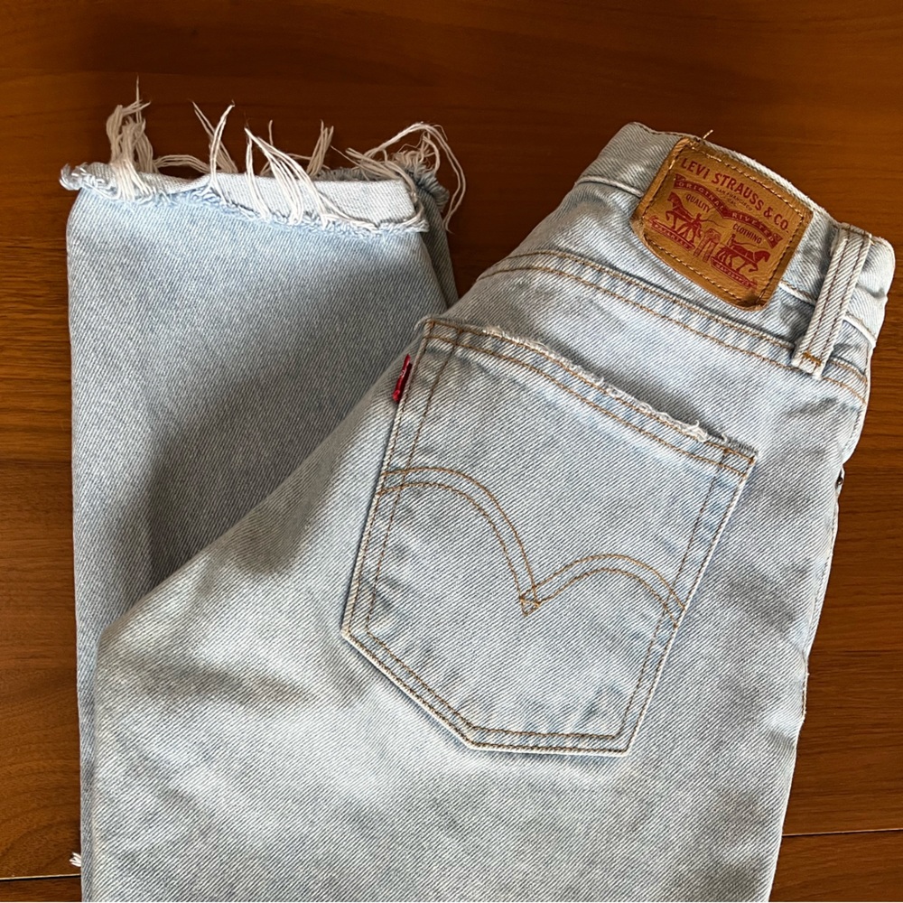 LEVIS | High-Rise Wedgie Straight | 24 (Tailored) | Light Wash